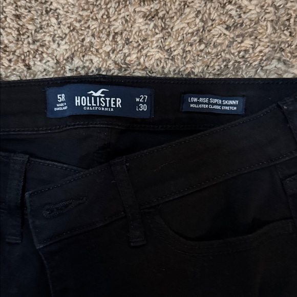 Hollister Low-Rise Super Skinny Black Jeans. Size 5 regular - Picture 2 of 3